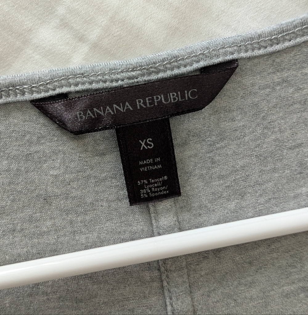 Banana Republic Soft Cozy Pajama Set – Gray Minimalist Lounge Set - Picture 6 of 8